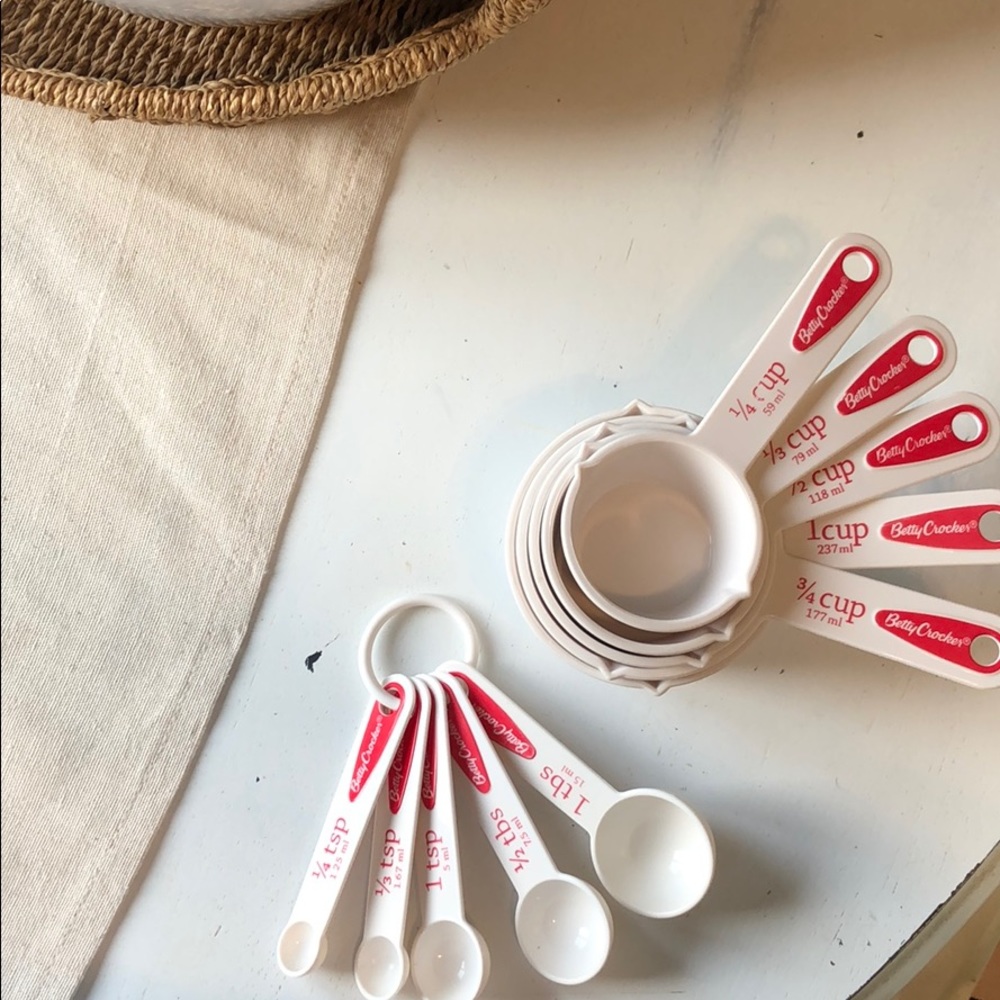 Betty Crocker Measuring Cups & Spoons